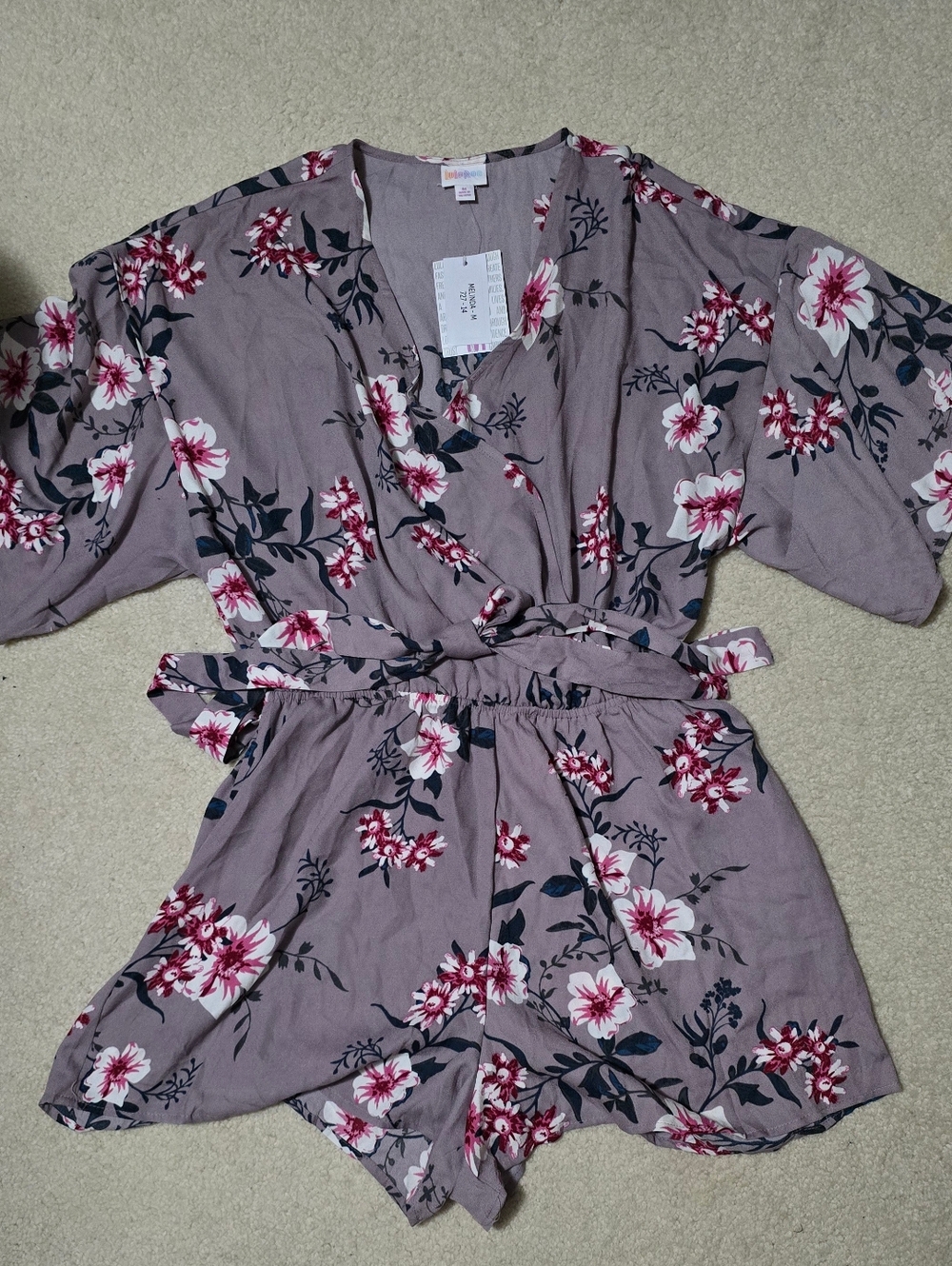 NWT LuLaRoe Mauve Floral Wrap Romper Size Medium - Picture 2 of 3